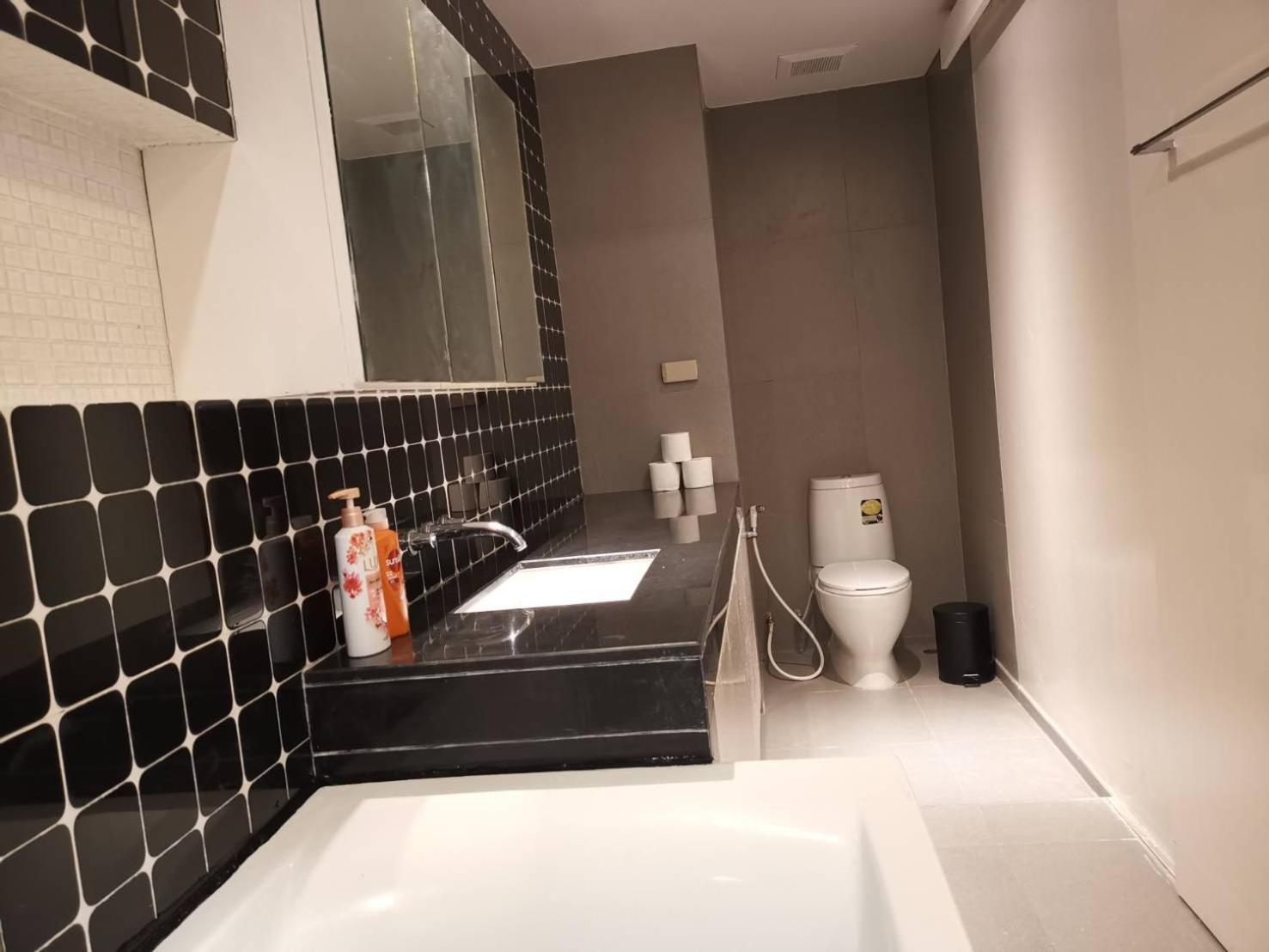 Tower Resident In The Heart Of Bangkok Shopping Center Apartment Makkasan Exterior photo