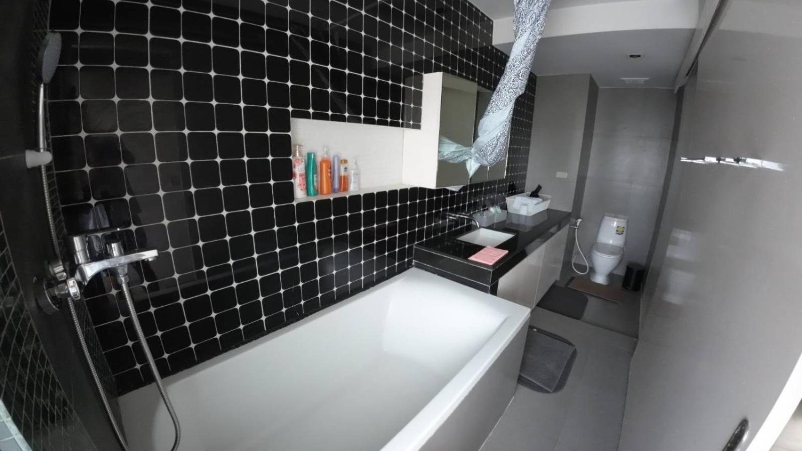 Tower Resident In The Heart Of Bangkok Shopping Center Apartment Makkasan Room photo